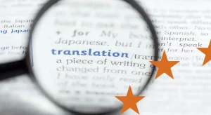 Lente d'ingrandimento che punta sulla parola traduzione nel''ambito della progettazione europea