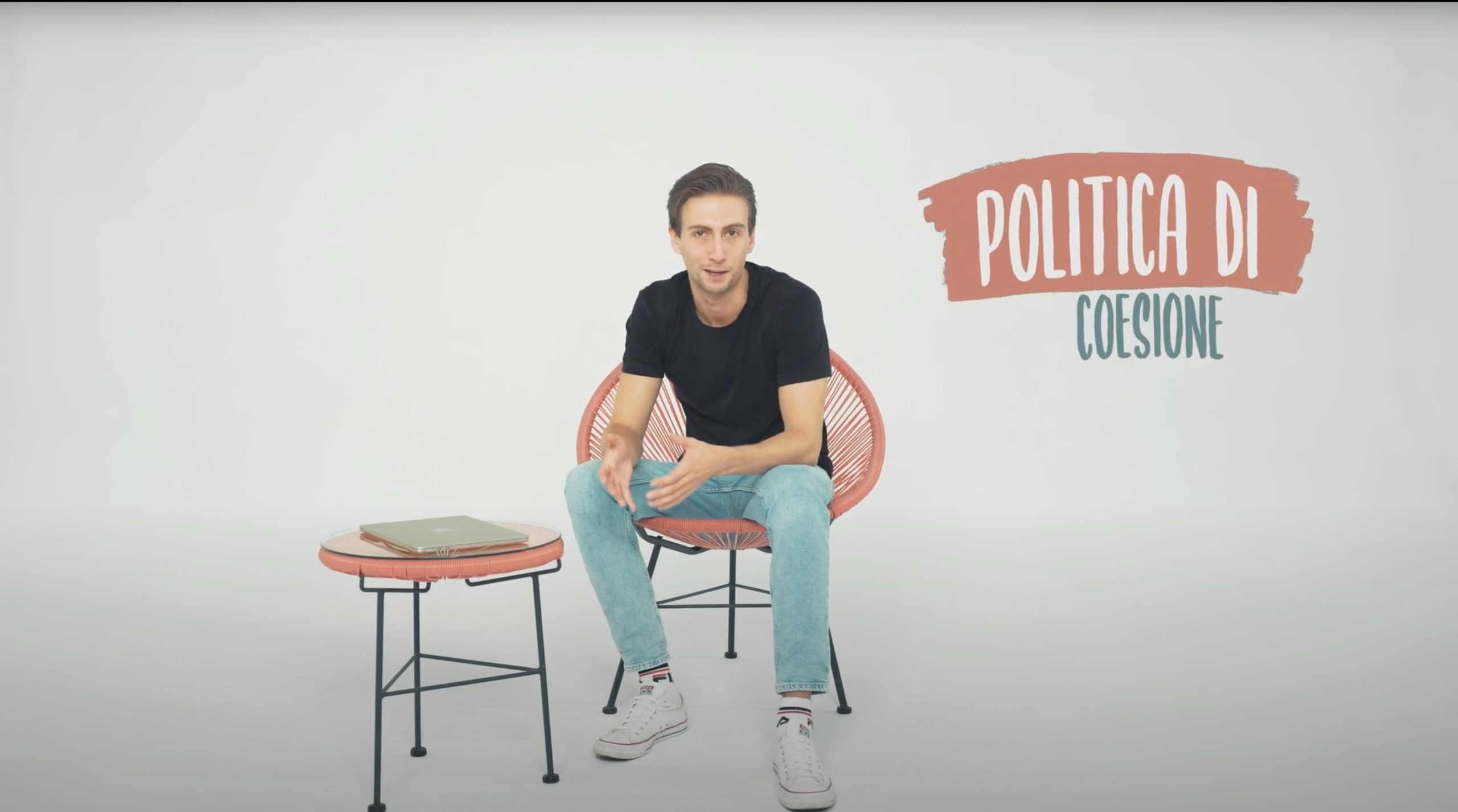 Ragazzo che parla nell'ambito del progetto AwareEU di OpenCoesione